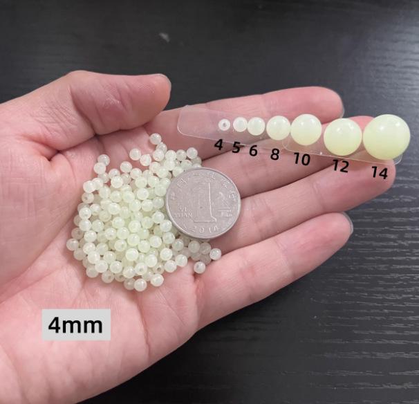 Leuchtende Angelhaken mit leuchtenden Perlen