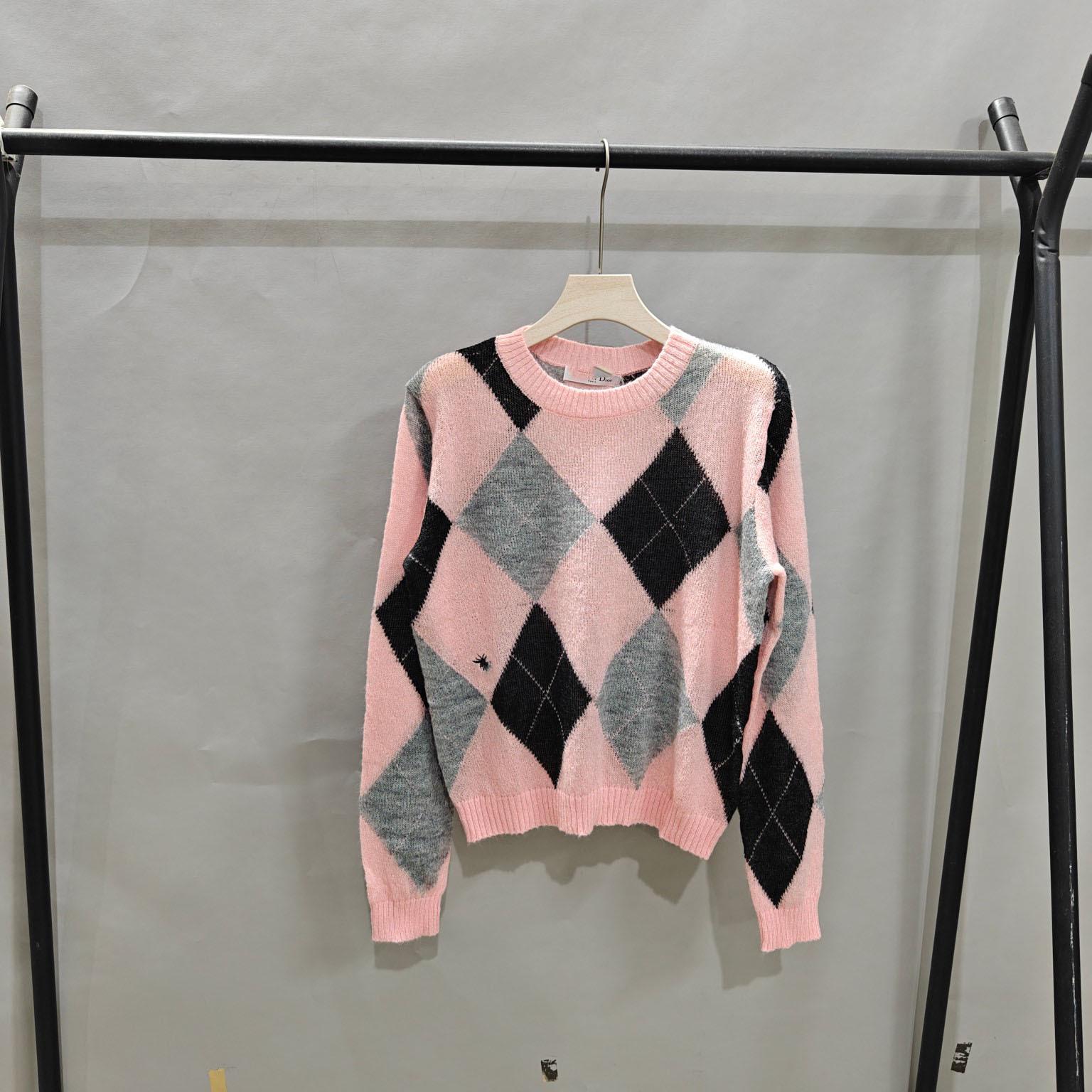 

Свитер из мохера высокой моды с цветными блоками и ромбовидным узором в клетку, с круглым вырезом Large розовый