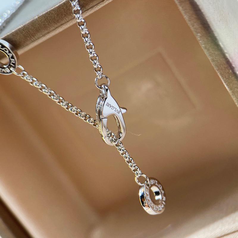 18K Gold-Plated Baojia Necklace with Diamond Inlaid Cross Pendant and Snake Bone Clavicle Chain
