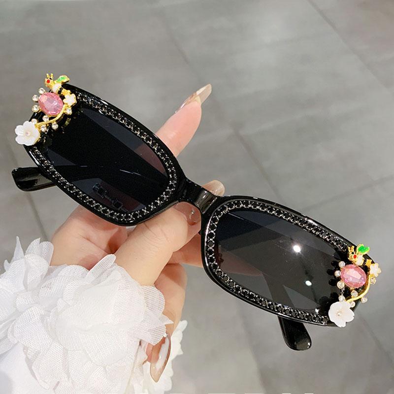 Vintage Designer Square Sunglasses Women Luxury Rhinestone Flower Bee Shades Punk Fashion Sun Glasses