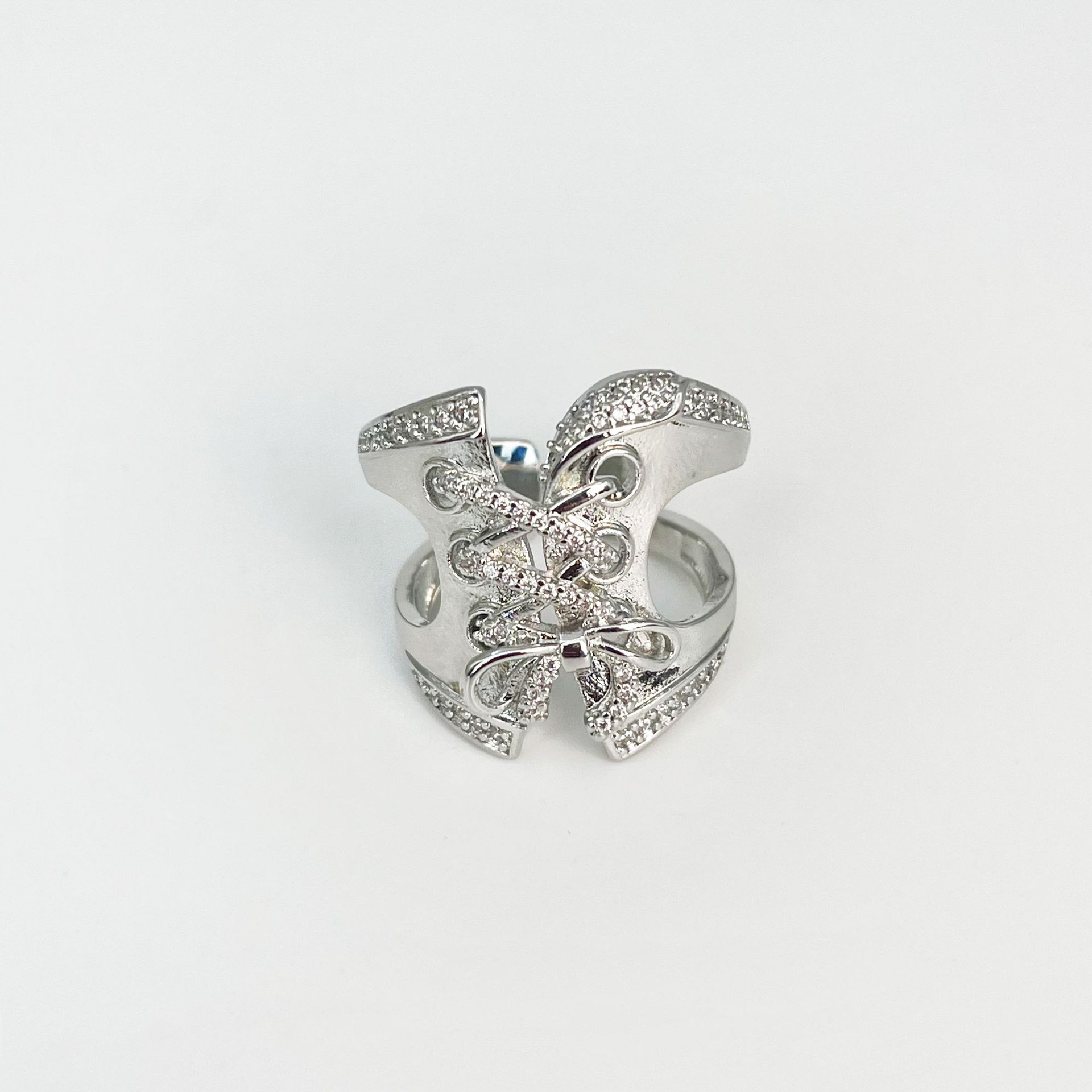 

Индивидуальность преувеличенная талия печать бриллиантовое кольцо золото и серебро отверстие регулируемый свет роскошь с модным женским кольцом Opening adjustable серебряный