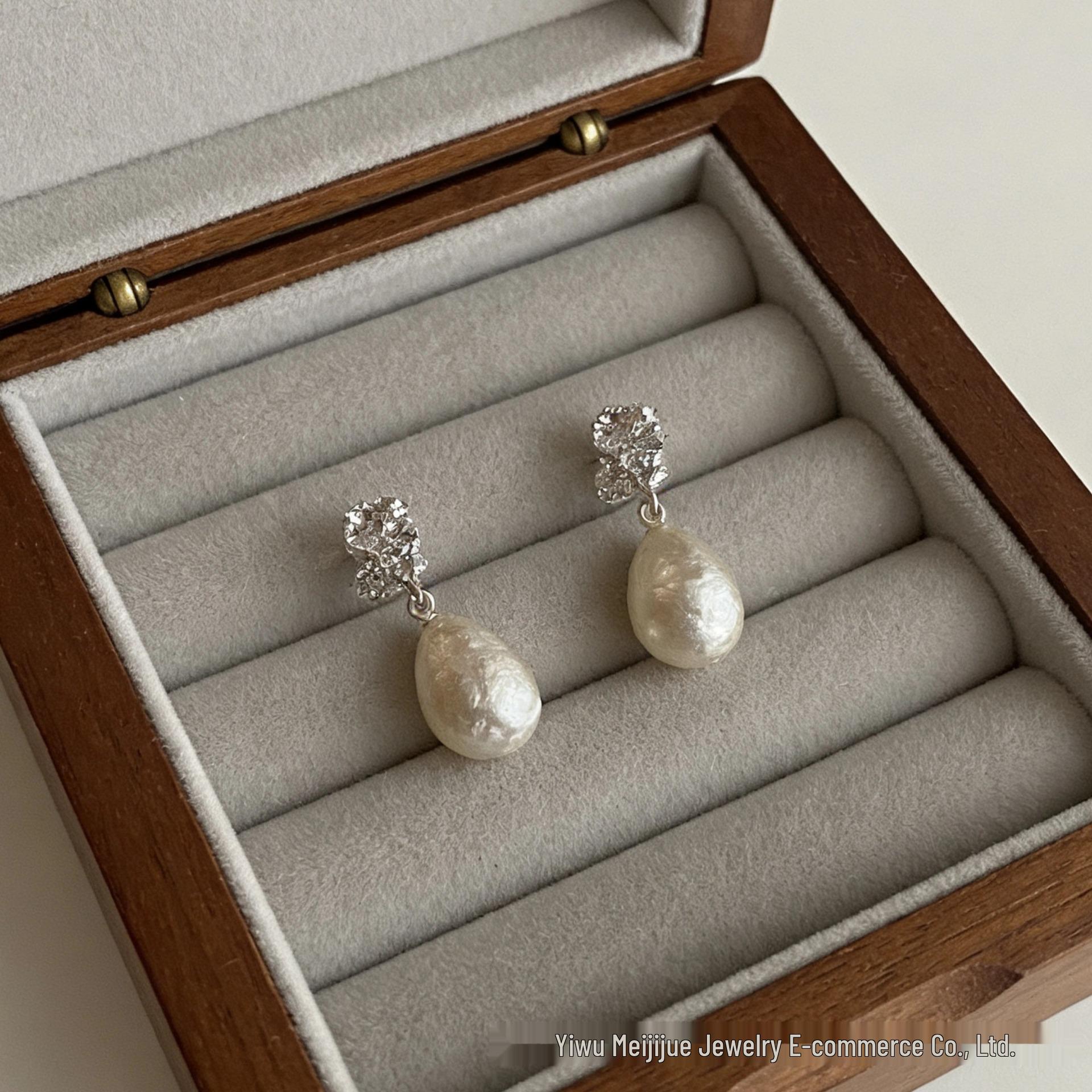 

Elegant French Cotton Pearl Teardrop Earrings – High-End Design for a Romantic Date Standard