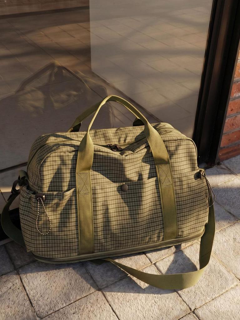 Large Capacity Unisex Travel Bag - Dry/Wet Separation, Suitable for Business and Gym.