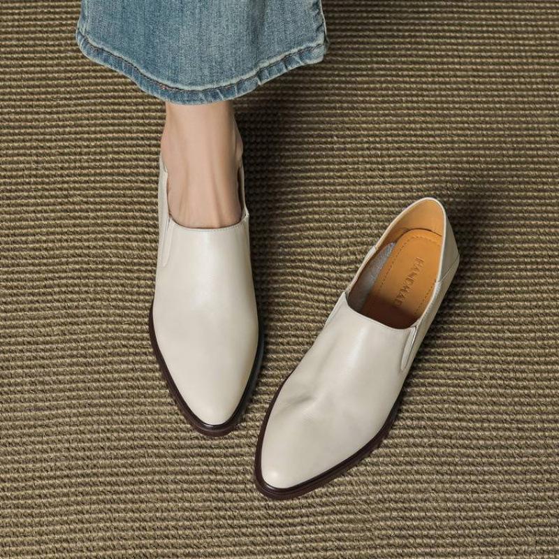 New casual pointed flat shoes, leather large size women's shoes, comfortable low-heeled cowhide single shoes, wear one-pedal shoes in all seasons