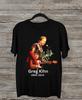 THE GREG KIHN BAND Greg Kihn 1949-2024 Czarny Rozmiar S-5XL Koszulka CO08 Koszulka Unisex