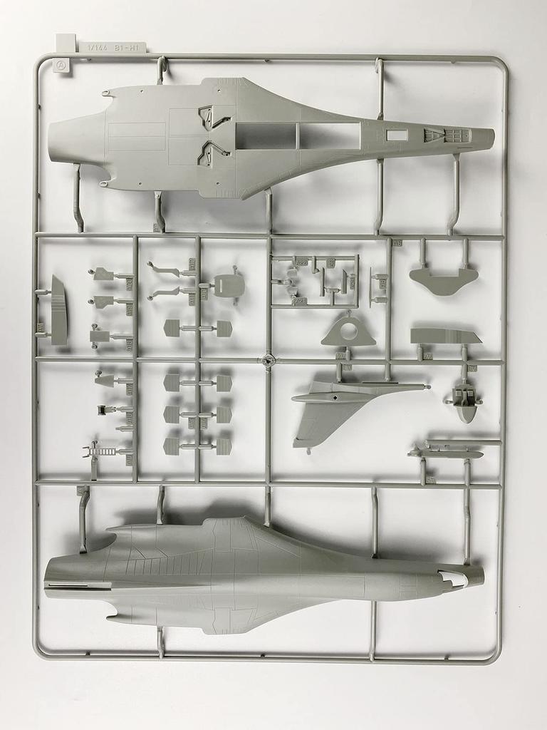 Platz/Dragon 1/144 US Air Force B-1B Lancer Bomber, Early Model, Three-Color Camouflage, 337th Bombardment Squadron, 96th Bombardment Wing, Plastic Mo