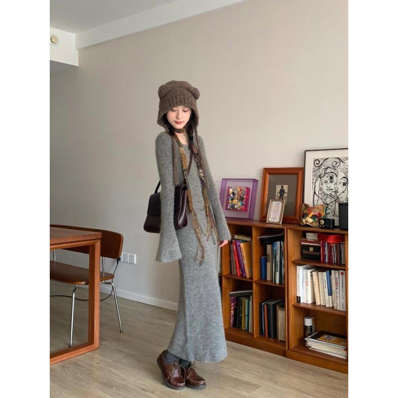 Gray Knitted Dress Women's Autumn and Winter New Round Neck Flared Sleeves Slim and Thin Bottom Dress