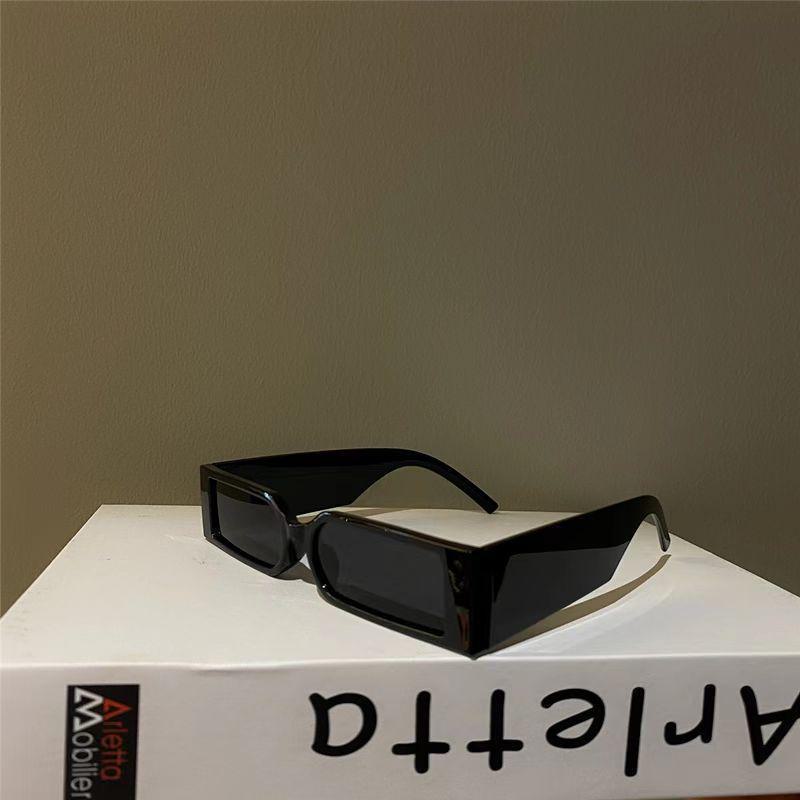 

Модные солнцезащитные очки в квадратной оправе 2024 года null чёрный