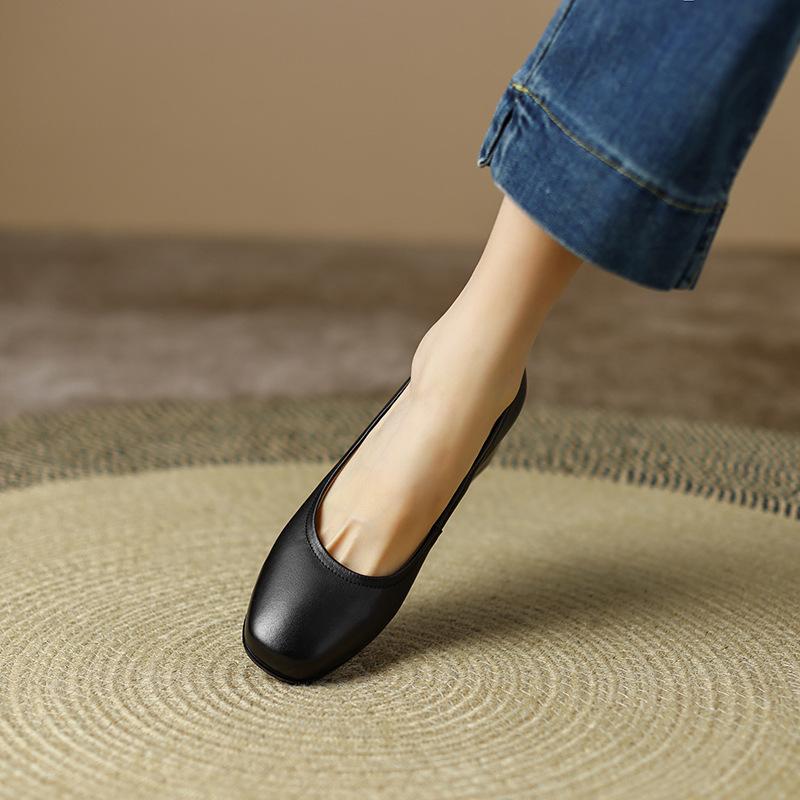 2025 nouvelles chaussures simples à bout carré pour femmes en cuir à semelle souple antidérapantes chaussures de travail à col bas mode talon épais mère chaussures simples, femmes