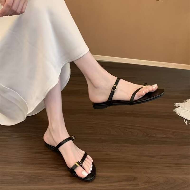 

Flat bottom simple and versatile small sandals outside women s shoes spring and summer 2025 new retro belt buckle Roman sandals 40