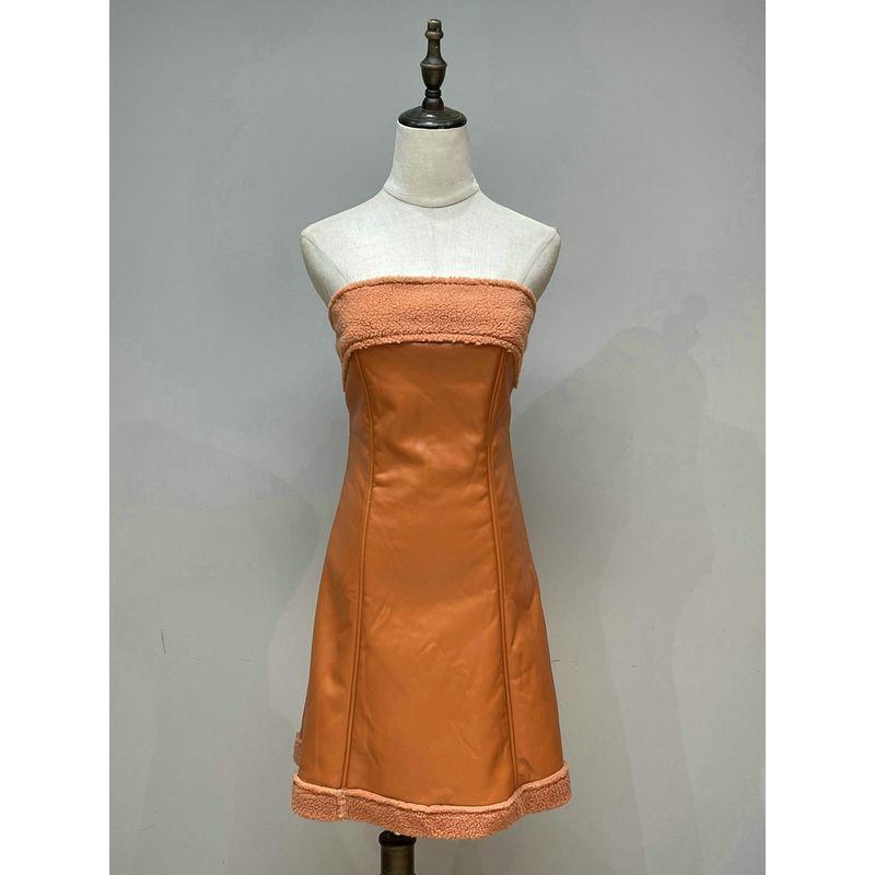 

Зима 2024 Новое поступление Ретро Короткая меховая куртка Женская Подходящее платье без бретелей Маленький размер Мужская одежда Brown Strapless Skirt XS