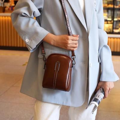 Lässige Damen-Umhängetasche aus Rindsleder mit Doppelreißverschluss, Vertikale Crossbody-Tasche aus echtem Leder, Damen-Handytasche