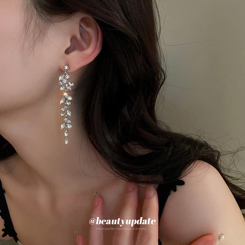 Silver Needle Diamond-Set Pearl Geometric Tassel Dangle Earrings - High-End European & American Style for Women.