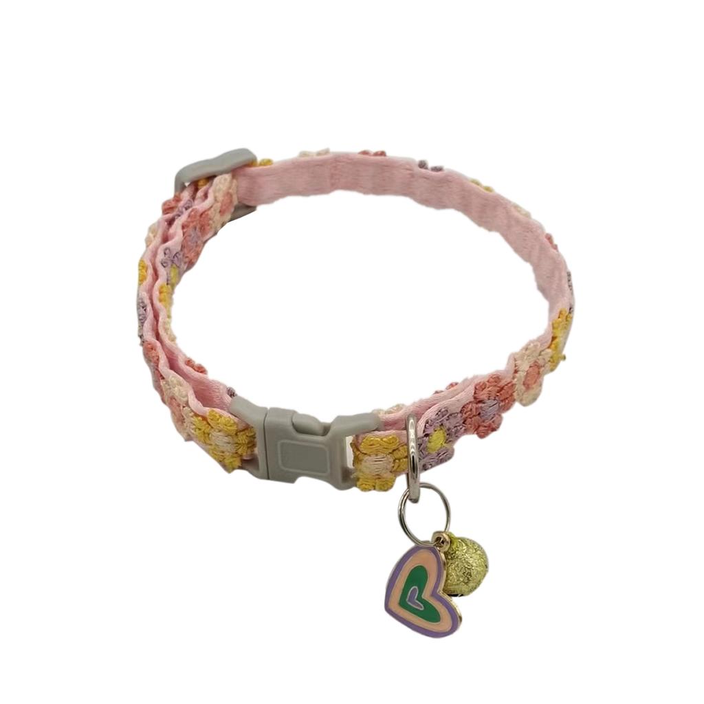 Bunter Spitzblumenkragen mit Glöckchen und Hundehalsband