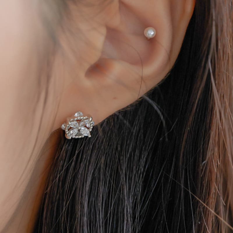 GETMEBLING MOMENT CUBIC EARRING