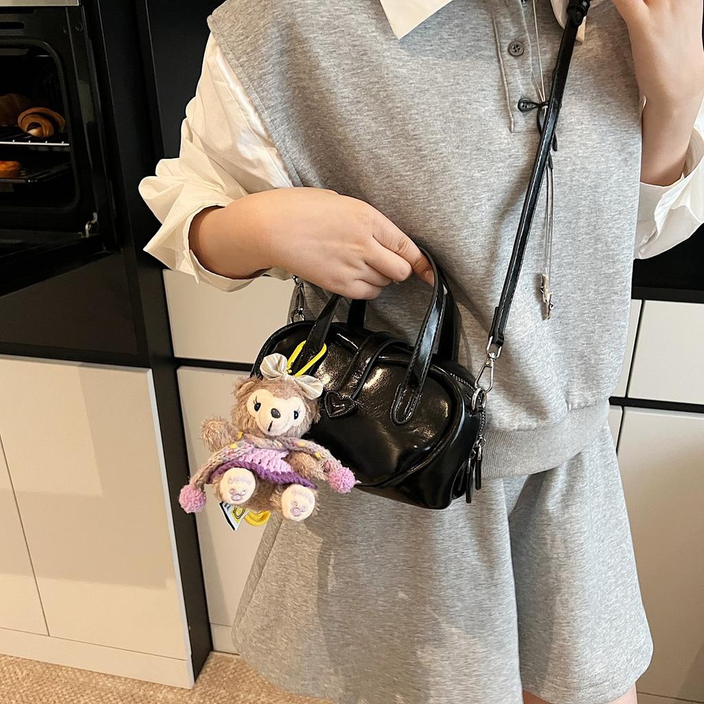 Simple and Versatile Handbag, High-end Texture Fashionable Commuter Bag, Women's 2025 Summer New Ins Wind Small Square Bag