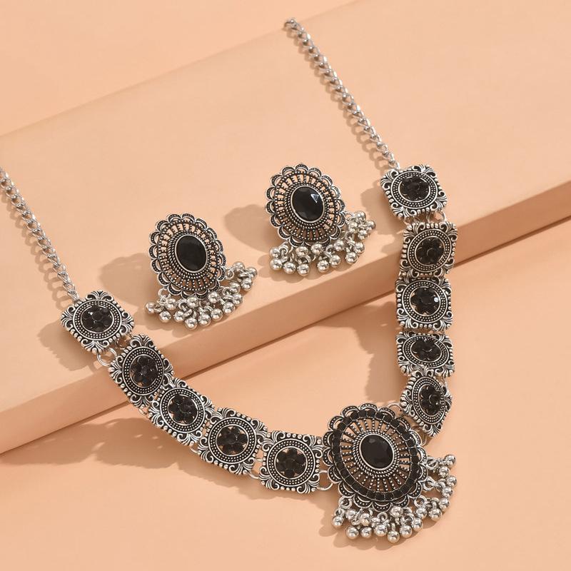 

Комплект этнических индийских серег и ожерелья из драгоценных камней Юго-Восточной Азии