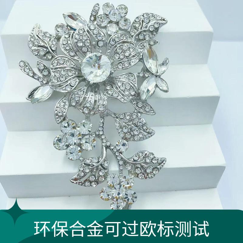 Hochwertige Blumen-Damenbrosche Luxuriöser Hofkristall Retro Temperament Corsage Vielseitige Brosche