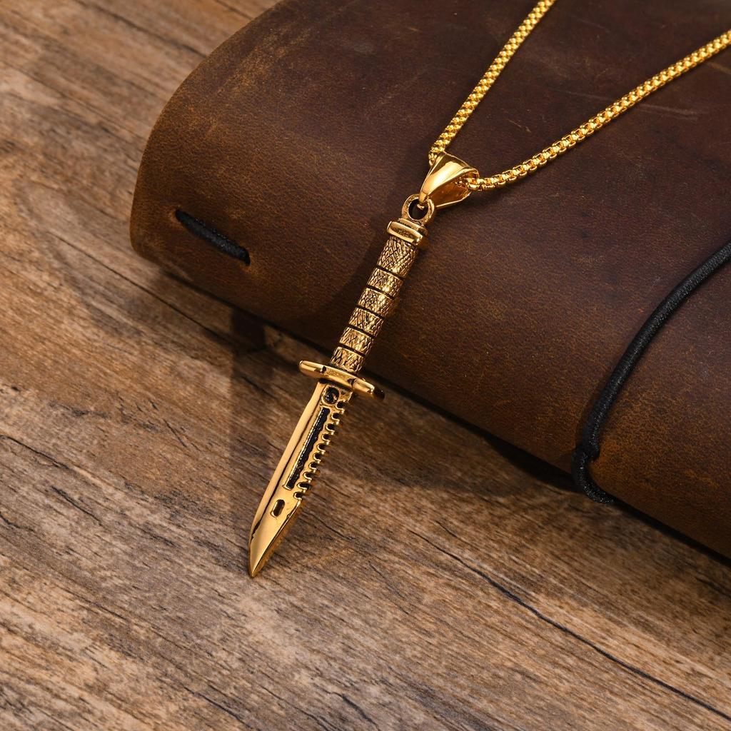 Colliers Poignards Rock Punk pour Hommes, Acier Inoxydable Imperméable Hip Hop Pendentif Stiletto Collier Bijoux Cadeau