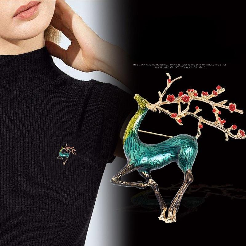Drip oil deer chest flower, animal pin, high-end brooch, clothing, Christmas brooch, pin buckle
