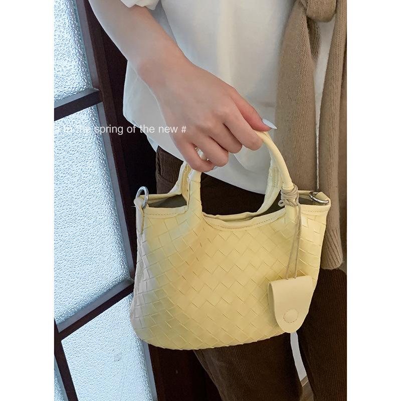 Vintage Niche Commuter Handbag Women's Bag 2025 New Woven Bucket Bag Simple Shoulder Messenger Bag