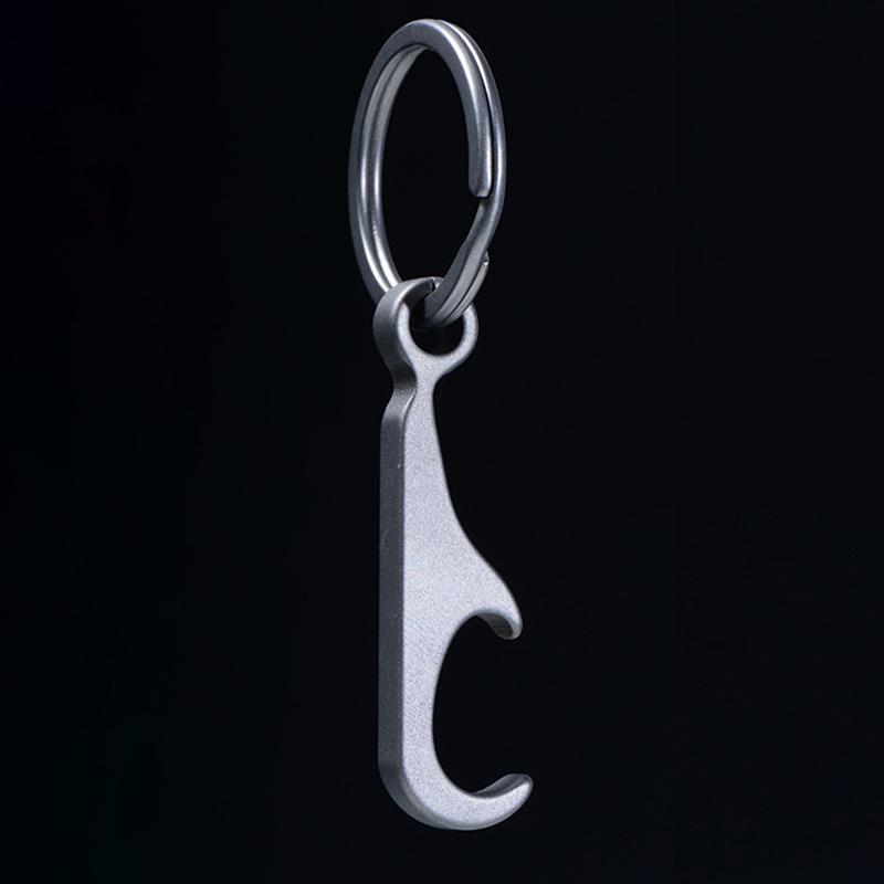 Tc4 Titanlegering Kreativ Mini Ölflasköppnare Nyckelring Med Nyckelringar