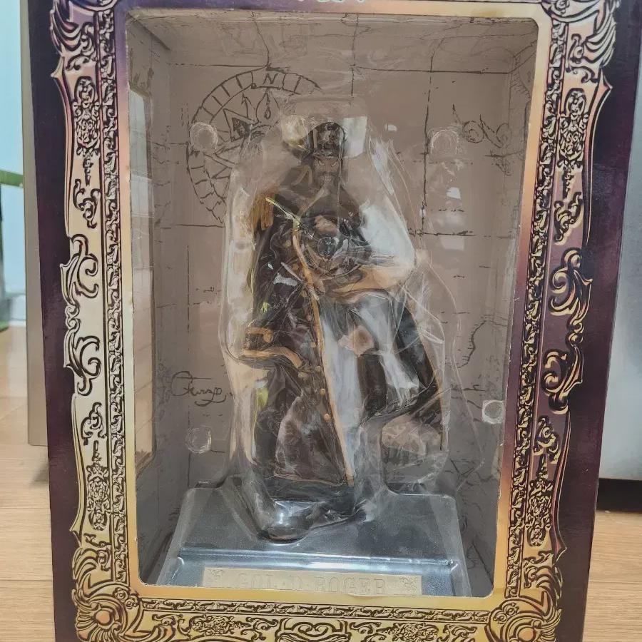 One Piece Gold Roger Figure