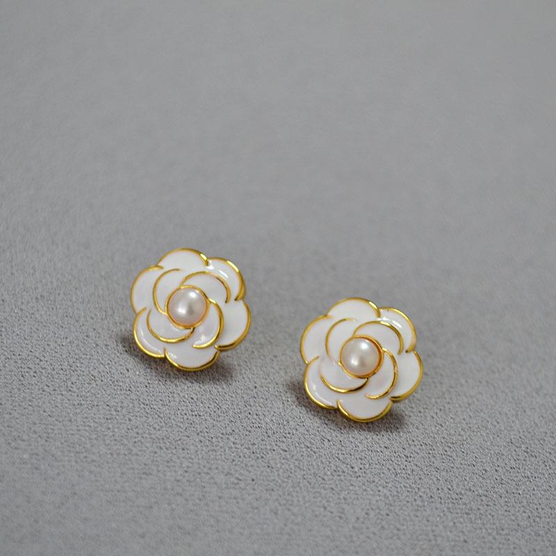 Autumn/Winter White Enamel Zircon Diamond Camellia Freshwater Pearl 925 Silver Stud Earrings