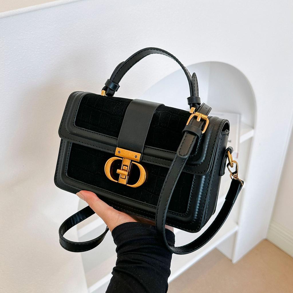 New Retro Hand-held Small Square Bag with High-end Texture, Niche Design, Light Luxury Shoulder Bag Wholesale