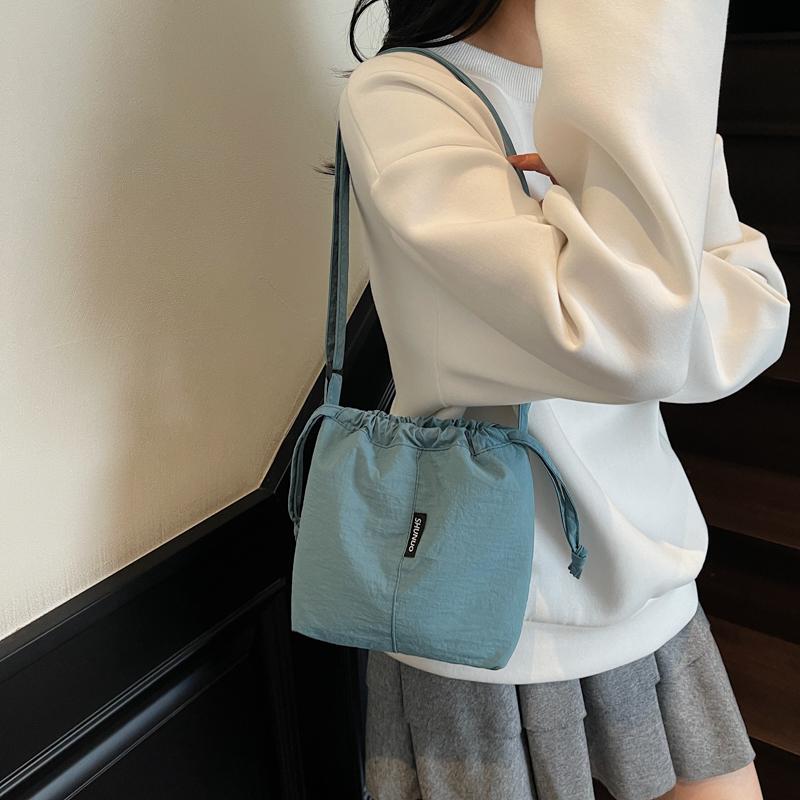 Large Capacity Drawstring Shoulder Bag Women's Lightweight Tote Bag Commuter Crossbody Bag