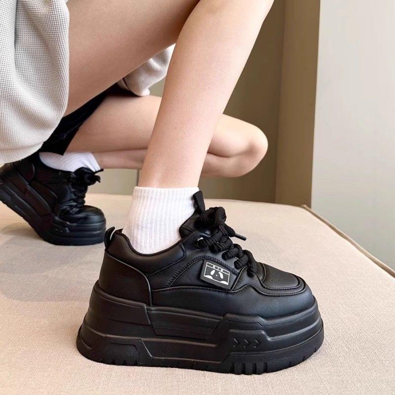 

Платформа женская осень новая мягкая кожа маленькая модная универсальная повседневная обувь студенческая увеличивающая рост обувь на платформе 40 чёрный