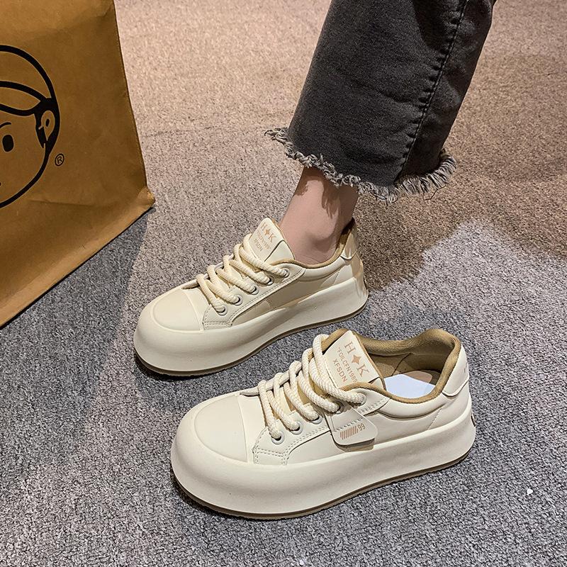 Little White Shoes Women's 2025 Autumn and Winter New Lightweight Round Head Heightening Platform Bread Shoes Popular Versatile Casual Sports Shoes