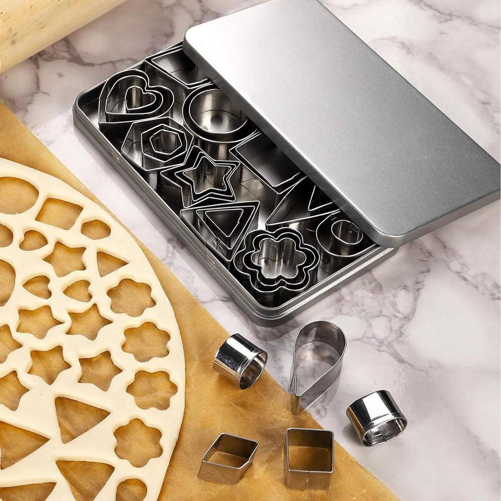 30-Piece Stainless Steel Cookie Cutter Set, Home Cake Pastry Biscuit Fondant Cutting Molds, Silver
