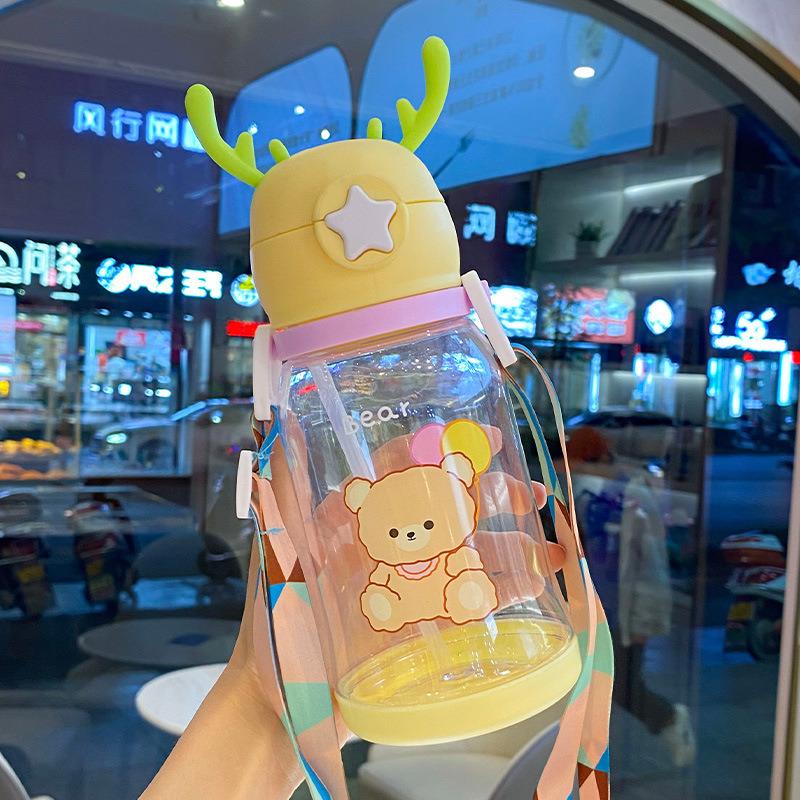 Cartoon Reindeer Antler Plastic Cup With Handle And Straw Large Capacity Student Gift Water Bottle For Kids KTY