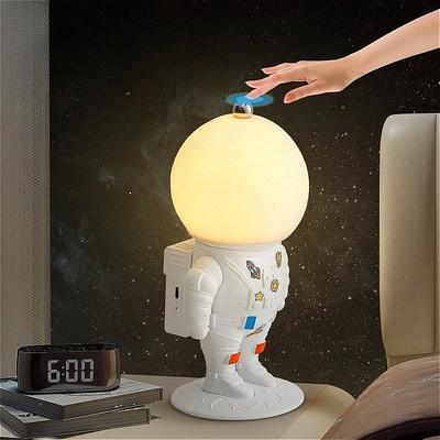 Table Lamp Portable USB Powered Night Light Astronaut Shape Desk Lamp Night Light Bedside Lamp Room Decor Home Lighting Tools
