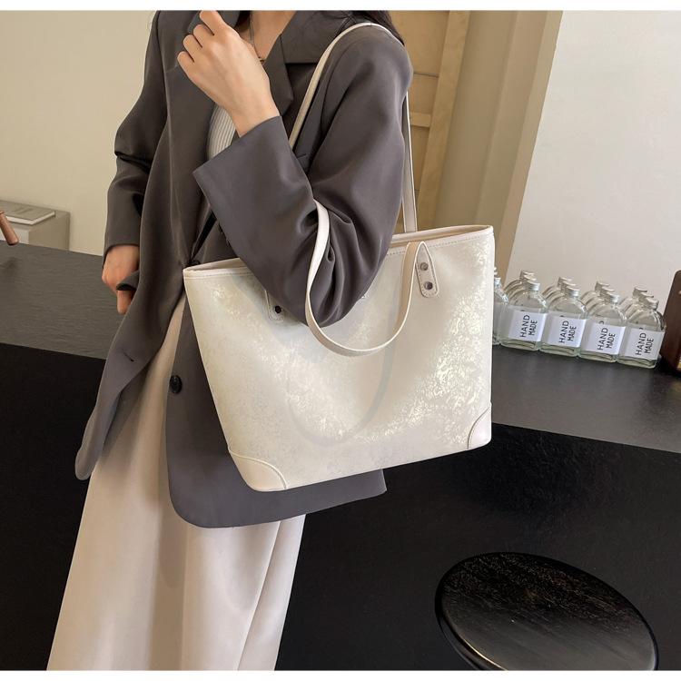 Large-capacity tote bag women's new fashionable and simple armpit bag commuting to work single shoulder hand bag