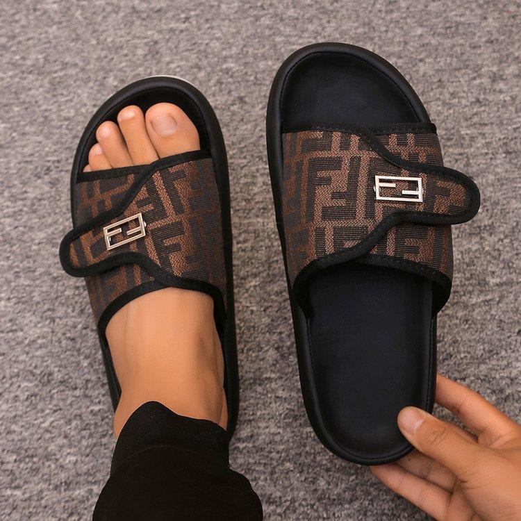 

Европейская станция простой толстоподошвенный повседневный липучка высококлассный новый летний большой размер интернет-знаменитости ощущение дерьма наступать на прохладные тапочки 44 светло-коричневого