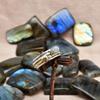 Regenbogen-Mondstein aus 925er Sterlingsilber mit Messingherzen und Zappelbändern, versprechender Spinning-Band-Ring für Frauen und Mädchen