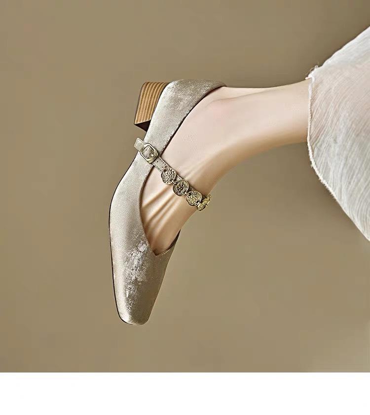 

Niche light luxury women s shoes French retro rhinestone square head one-word buckle with diamond-encrusted Mary Jane shoes women s spring and autumn 40