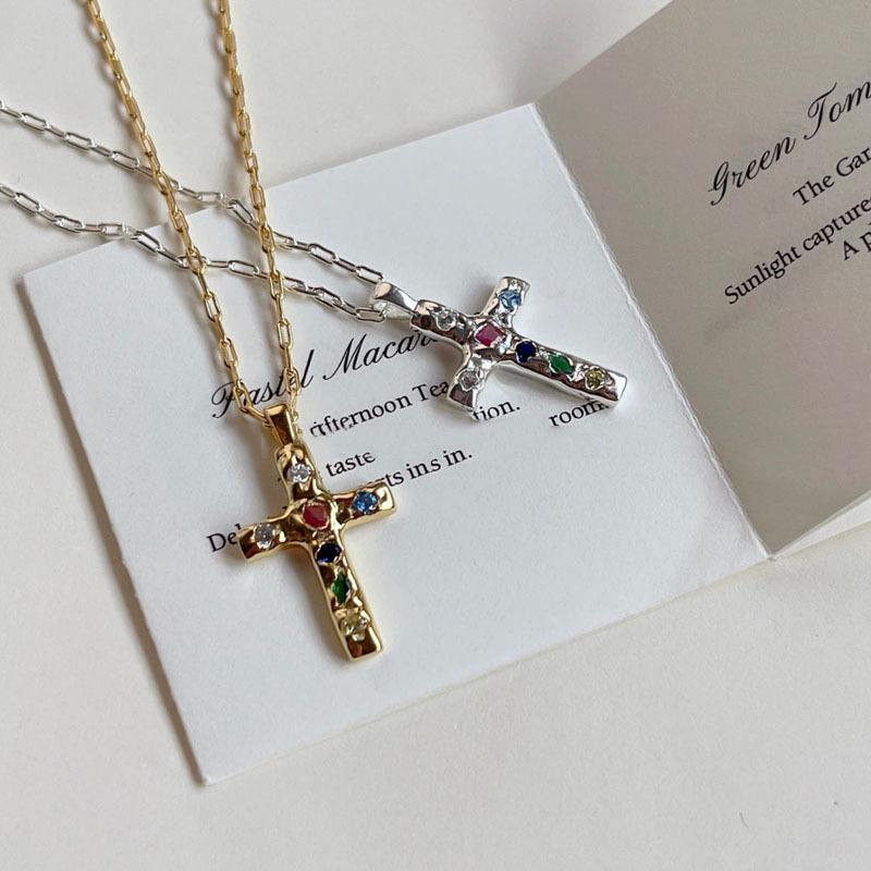 Collana in argento sterling S925, collana a croce con diamanti colorati, temperamento alla moda, design cool e trendy, catenina girocollo