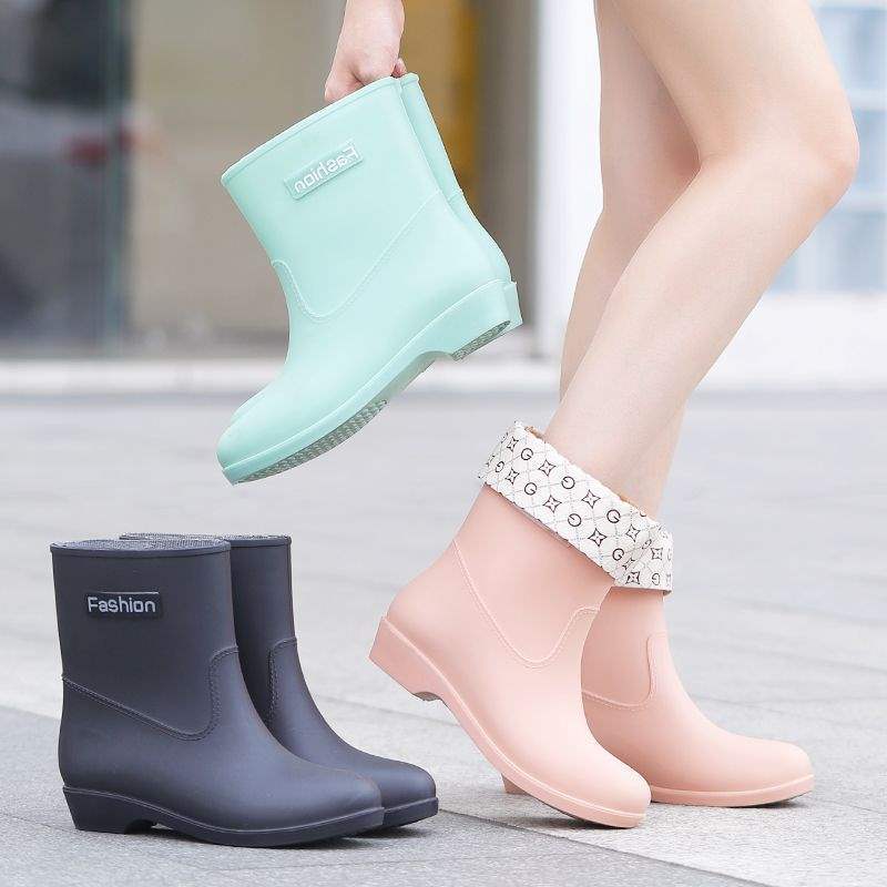 New medium tube rain shoes women's waterproof and wear-resistant four-season women's rain boots warm and velvet flat rain shoes kitchen shoes glue 