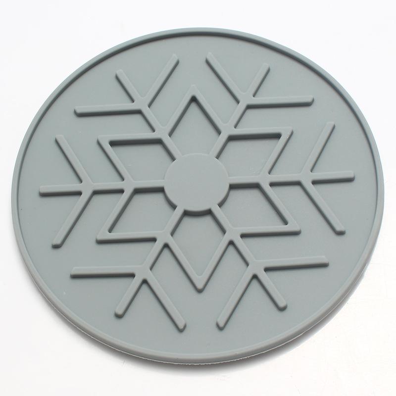 Pet Silicone Non-Slip Slow Feeder Mat - Round Food-Grade Lick Mat for Cats & Dogs