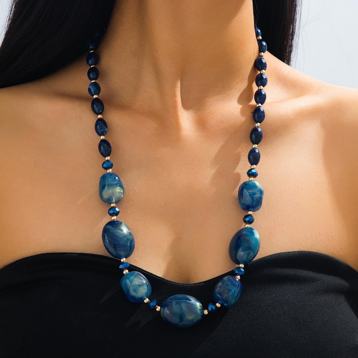 

1PC blue fluorescent resin irregular geometric resin beaded necklace, elegant and fashionable personality синий