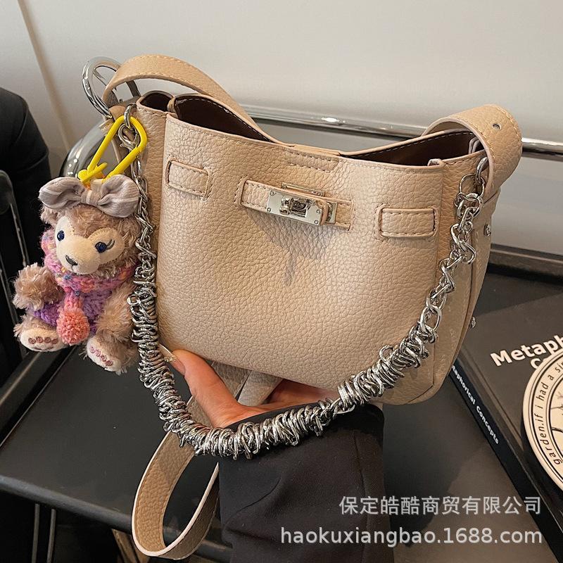 Crossbody bag women's bag 2025 new niche design summer small bag versatile high-end foreign gas chain bucket bag