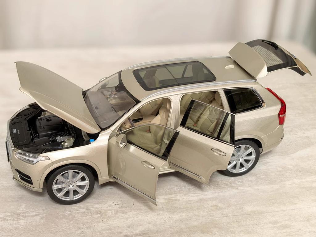 Official Volvo 1:18 Scale Alloy Car Models - XC60, XC90, S60L, Die-Cast with Factory Metallic Paint, Collector's Display Model