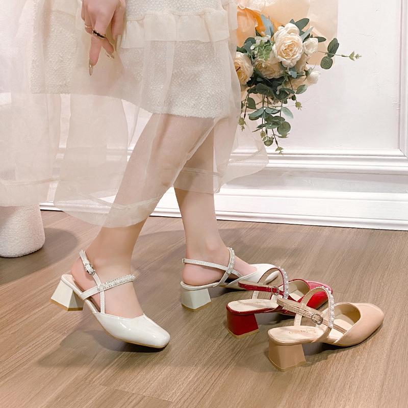 Fashionable Vintage Elegant Pearl Thick Heeled Sandals Women's 2026 Summer New Style One-Row Strap High Heeled Shoes Round Toe