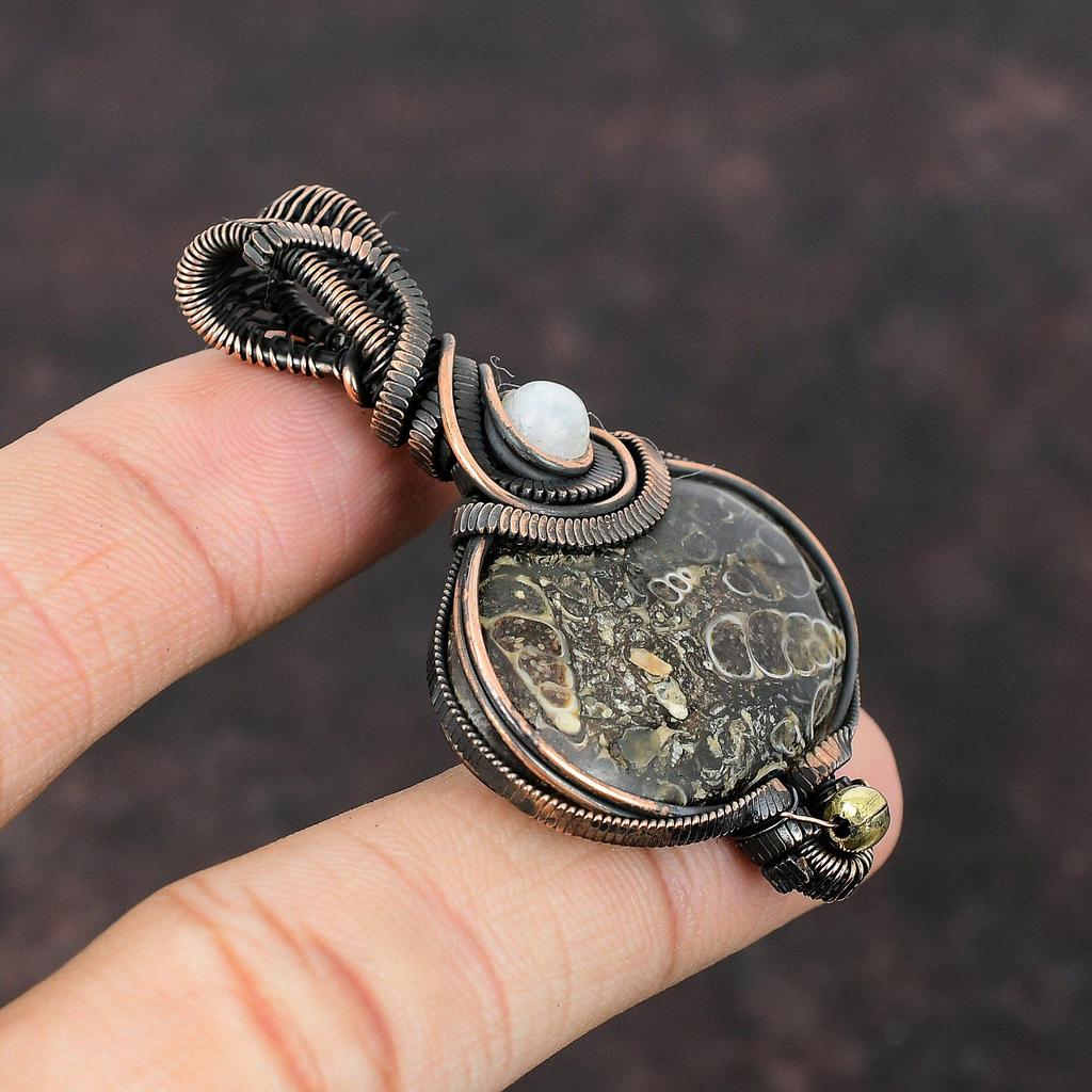 Pandantiv Agat Turritella Pandantiv Înfășurat în Sârmă de Cupru Pandantiv Piatră Lunii Bijuterii Handmade Pandantiv cu Piatră Prețioasă Înfășurată Bijuterii din Cupru Cadou pentru Mamă