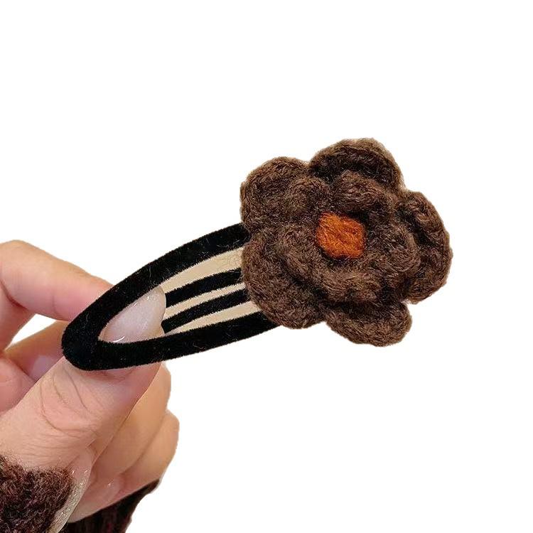 Women's Wool Knitted Flower Hair Clip - Versatile Flocked Edge BB Clip for Sweet, Gentle Bangs
