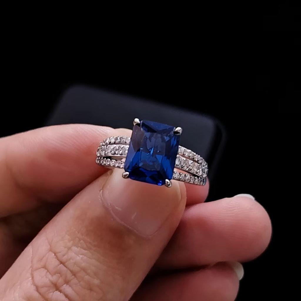 Jewelry Four-Claw Rectangle Cultivated Emerald Ruby Ring Set With 8 * 10 High Carbon Diamond Color Treasure Ring