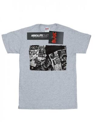 Camiseta masculina com coleção de emblemas e pôsteres